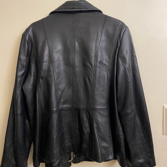 Avanti leather jacket (no size tag). Zip front, soft leather, no rips or tears - Picture 3 of 3